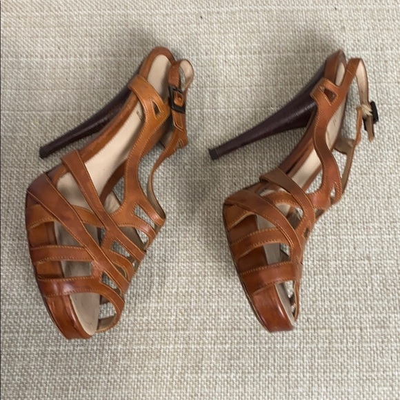 Fendi strapy platform heels - Picture 3 of 7